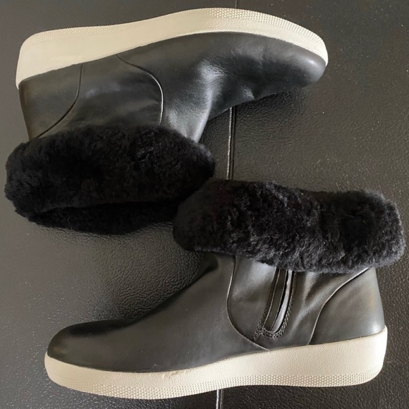 FITFLOP black leather Skatebootie shearling lined ankle boots 9 - worn one time - Picture 3 of 3